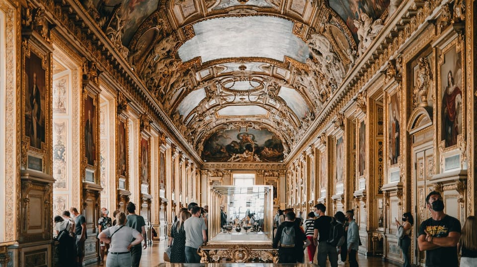 Interior de um monumento em Paris